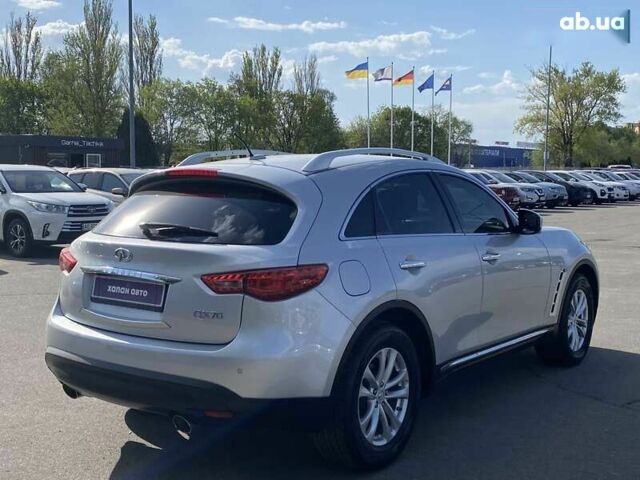 Инфинити QX70, объемом двигателя 3.7 л и пробегом 116 тыс. км за 18000 $, фото 6 на Automoto.ua