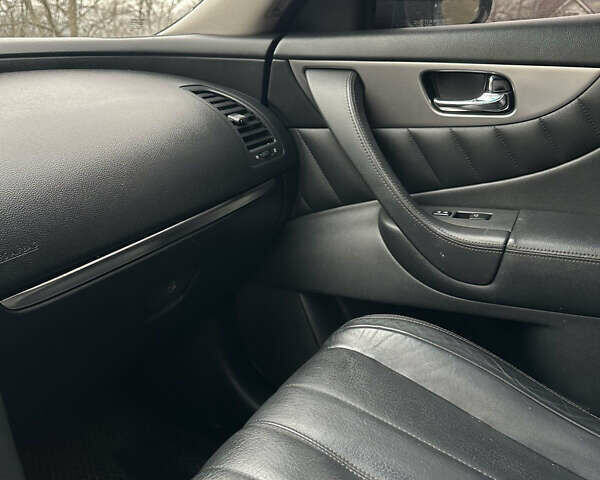 Инфинити QX70, объемом двигателя 3.7 л и пробегом 180 тыс. км за 19000 $, фото 16 на Automoto.ua