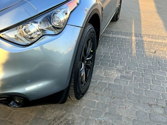 Инфинити QX70, объемом двигателя 3.7 л и пробегом 0 тыс. км за 23000 $, фото 2 на Automoto.ua
