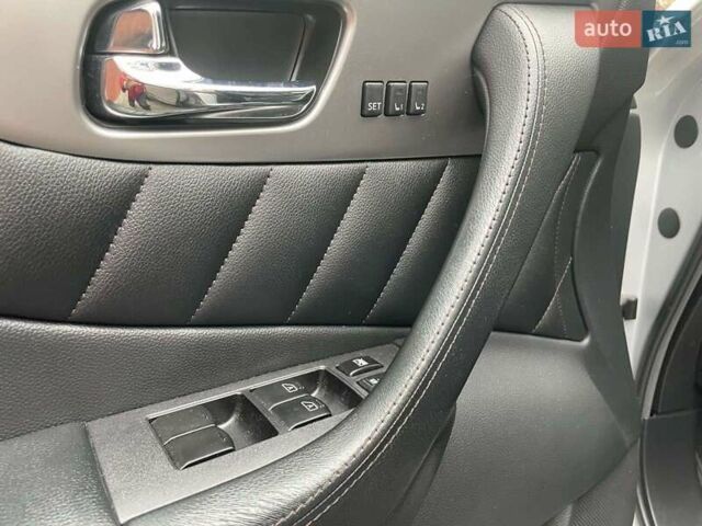 Серый Инфинити QX70, объемом двигателя 3.7 л и пробегом 122 тыс. км за 15500 $, фото 13 на Automoto.ua