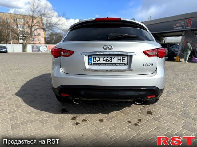 Сірий Інфініті QX70, об'ємом двигуна 3.7 л та пробігом 97 тис. км за 16000 $, фото 7 на Automoto.ua