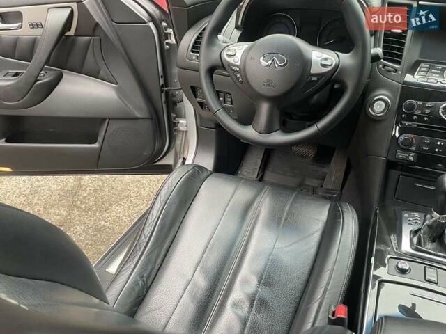 Серый Инфинити QX70, объемом двигателя 3.7 л и пробегом 122 тыс. км за 15500 $, фото 20 на Automoto.ua