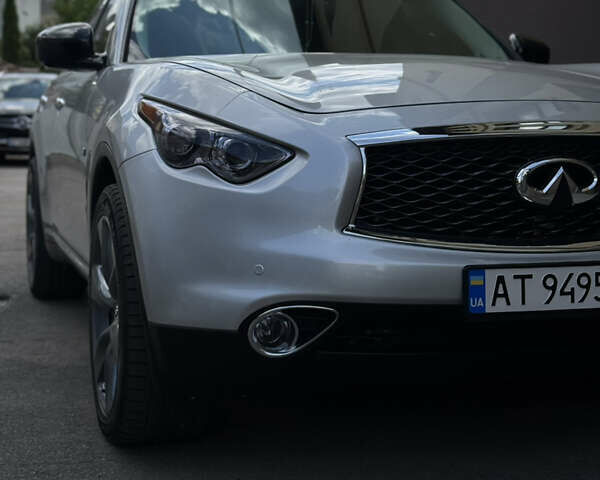 Серый Инфинити QX70, объемом двигателя 3.7 л и пробегом 195 тыс. км за 17200 $, фото 2 на Automoto.ua