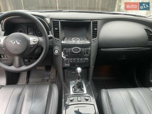 Серый Инфинити QX70, объемом двигателя 3.7 л и пробегом 122 тыс. км за 15500 $, фото 18 на Automoto.ua
