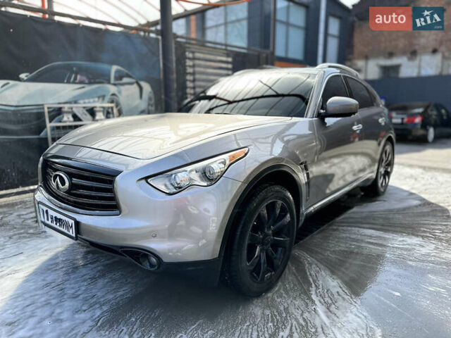 Сірий Інфініті QX70, об'ємом двигуна 3.7 л та пробігом 156 тис. км за 15500 $, фото 9 на Automoto.ua