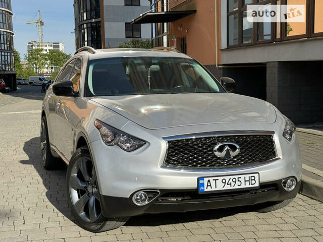 Сірий Інфініті QX70, об'ємом двигуна 3.7 л та пробігом 195 тис. км за 21499 $, фото 12 на Automoto.ua