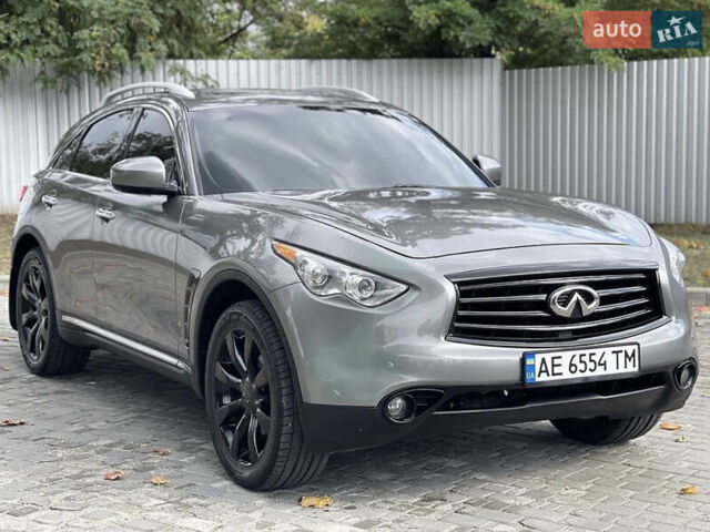 Сірий Інфініті QX70, об'ємом двигуна 3.7 л та пробігом 156 тис. км за 15500 $, фото 1 на Automoto.ua
