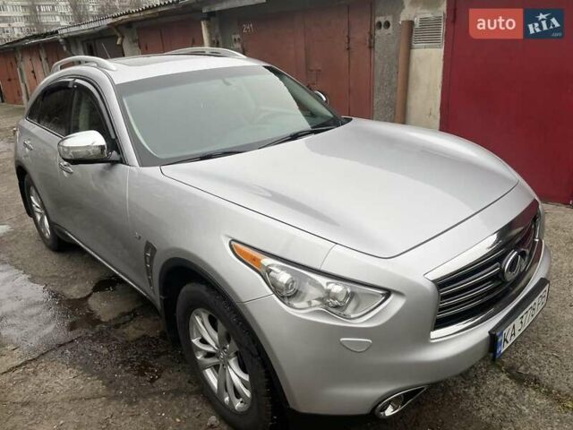 Серый Инфинити QX70, объемом двигателя 3.7 л и пробегом 122 тыс. км за 15500 $, фото 2 на Automoto.ua