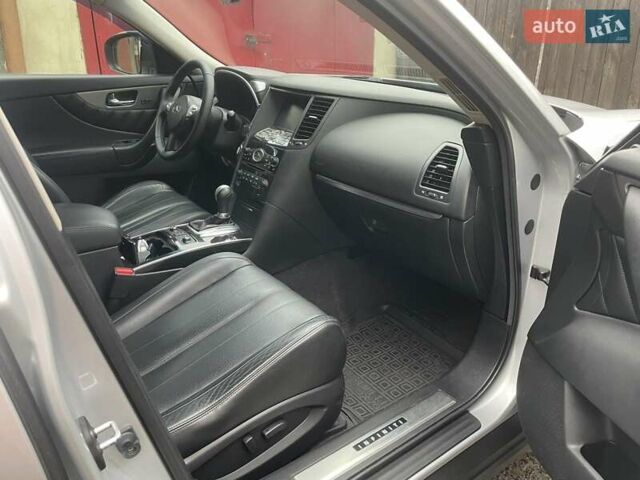 Серый Инфинити QX70, объемом двигателя 3.7 л и пробегом 122 тыс. км за 15500 $, фото 31 на Automoto.ua