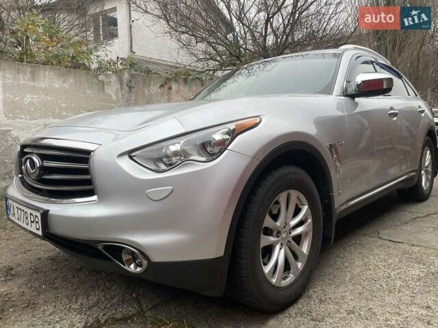 Серый Инфинити QX70, объемом двигателя 3.7 л и пробегом 122 тыс. км за 15500 $, фото 9 на Automoto.ua