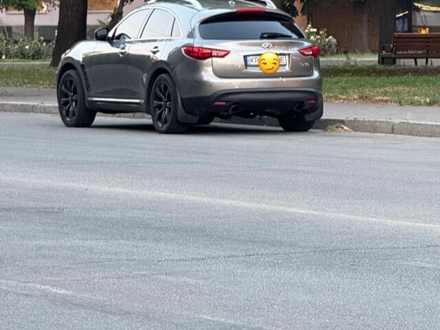 Серый Инфинити QX70, объемом двигателя 3.7 л и пробегом 170 тыс. км за 19500 $, фото 4 на Automoto.ua