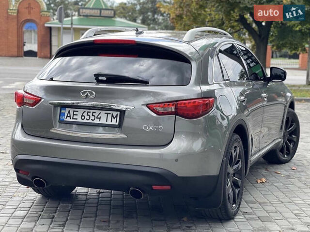 Сірий Інфініті QX70, об'ємом двигуна 3.7 л та пробігом 156 тис. км за 15500 $, фото 2 на Automoto.ua