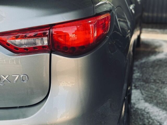 Серый Инфинити QX70, объемом двигателя 3.7 л и пробегом 170 тыс. км за 19500 $, фото 5 на Automoto.ua