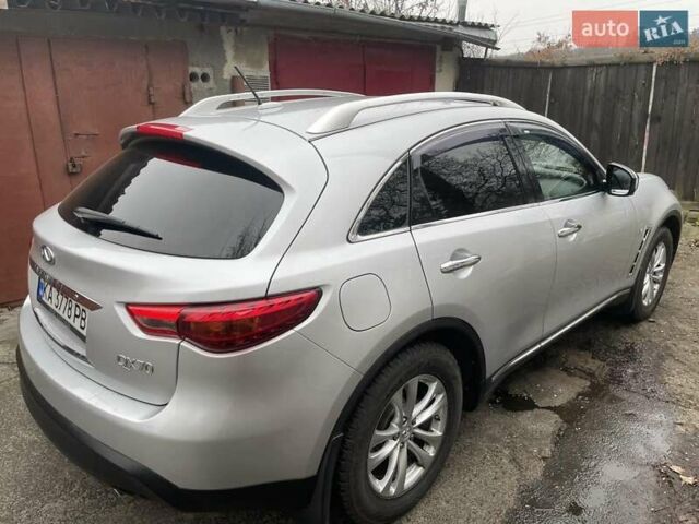 Серый Инфинити QX70, объемом двигателя 3.7 л и пробегом 122 тыс. км за 15500 $, фото 4 на Automoto.ua