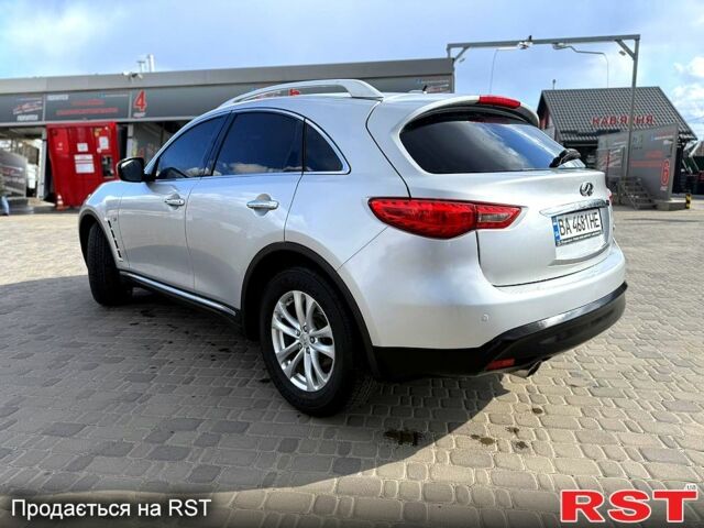 Сірий Інфініті QX70, об'ємом двигуна 3.7 л та пробігом 97 тис. км за 16000 $, фото 4 на Automoto.ua