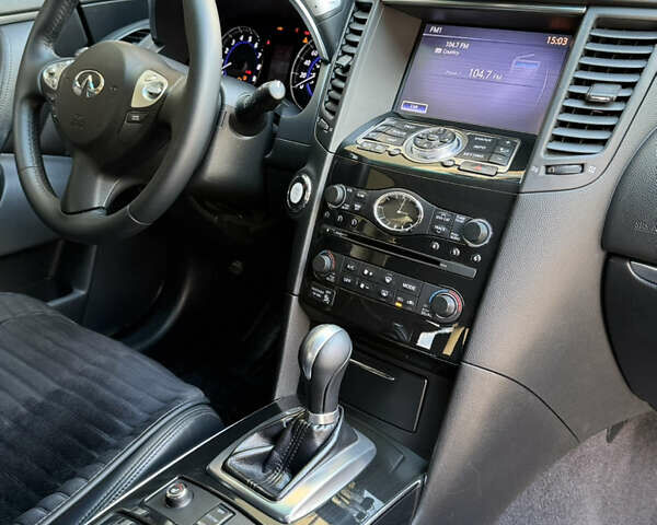 Серый Инфинити QX70, объемом двигателя 3.7 л и пробегом 195 тыс. км за 17200 $, фото 13 на Automoto.ua