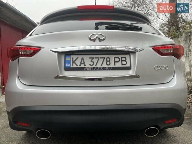 Серый Инфинити QX70, объемом двигателя 3.7 л и пробегом 122 тыс. км за 15500 $, фото 5 на Automoto.ua