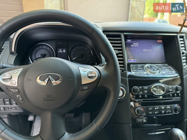 Серый Инфинити QX70, объемом двигателя 3.7 л и пробегом 195 тыс. км за 17200 $, фото 19 на Automoto.ua