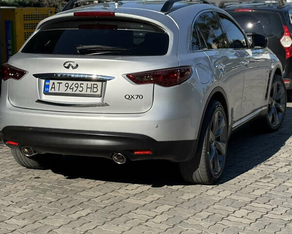 Серый Инфинити QX70, объемом двигателя 3.7 л и пробегом 195 тыс. км за 17200 $, фото 5 на Automoto.ua