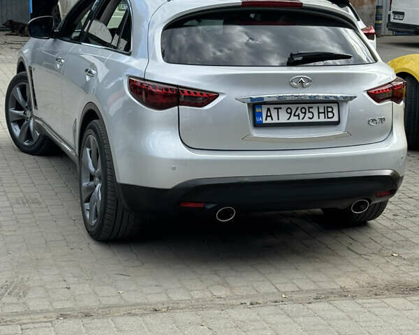 Серый Инфинити QX70, объемом двигателя 3.7 л и пробегом 195 тыс. км за 17200 $, фото 4 на Automoto.ua