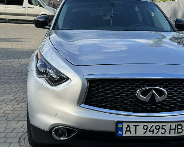 Серый Инфинити QX70, объемом двигателя 3.7 л и пробегом 195 тыс. км за 17200 $, фото 8 на Automoto.ua