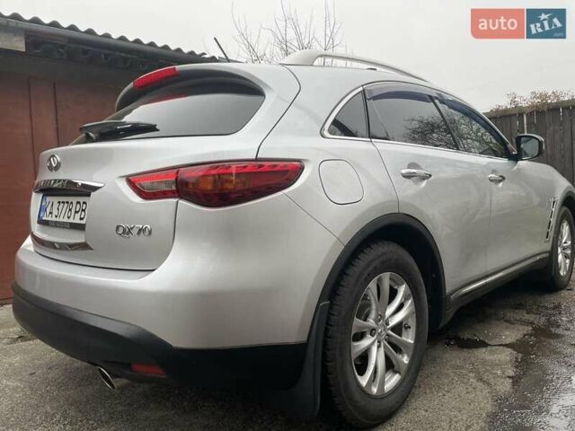 Серый Инфинити QX70, объемом двигателя 3.7 л и пробегом 122 тыс. км за 15500 $, фото 3 на Automoto.ua