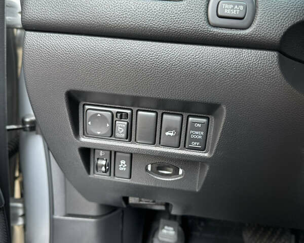 Серый Инфинити QX70, объемом двигателя 3.7 л и пробегом 195 тыс. км за 17200 $, фото 22 на Automoto.ua