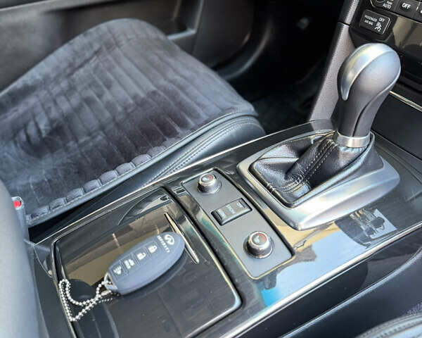 Серый Инфинити QX70, объемом двигателя 3.7 л и пробегом 195 тыс. км за 17200 $, фото 12 на Automoto.ua