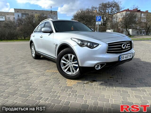 Сірий Інфініті QX70, об'ємом двигуна 3.7 л та пробігом 97 тис. км за 16000 $, фото 3 на Automoto.ua