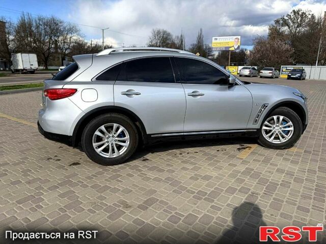 Сірий Інфініті QX70, об'ємом двигуна 3.7 л та пробігом 97 тис. км за 16000 $, фото 6 на Automoto.ua