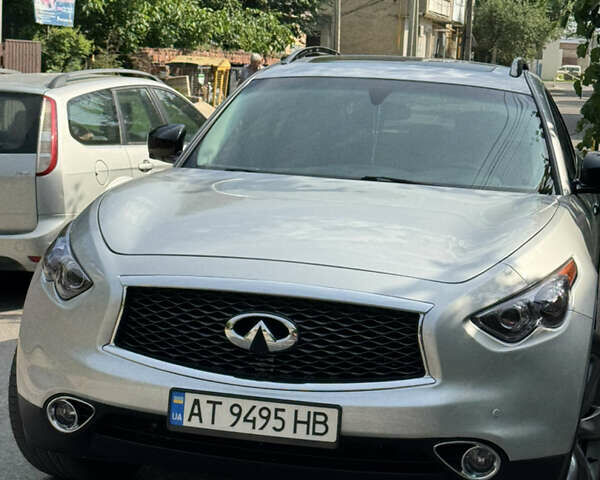 Серый Инфинити QX70, объемом двигателя 3.7 л и пробегом 195 тыс. км за 17200 $, фото 7 на Automoto.ua