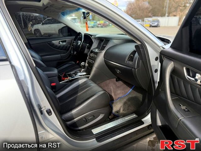Сірий Інфініті QX70, об'ємом двигуна 3.7 л та пробігом 97 тис. км за 16000 $, фото 13 на Automoto.ua
