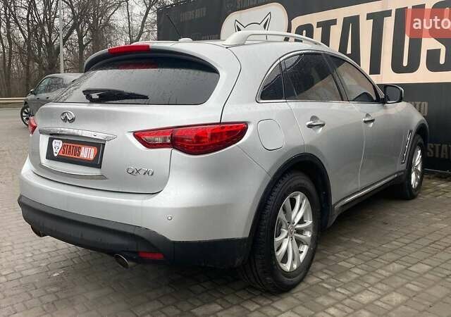 Серый Инфинити QX70, объемом двигателя 3.7 л и пробегом 163 тыс. км за 15500 $, фото 4 на Automoto.ua