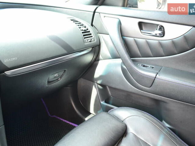 Сірий Інфініті QX70, об'ємом двигуна 3.7 л та пробігом 181 тис. км за 18300 $, фото 23 на Automoto.ua