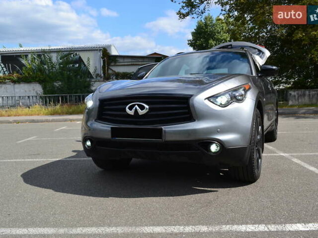 Сірий Інфініті QX70, об'ємом двигуна 3.7 л та пробігом 181 тис. км за 18300 $, фото 24 на Automoto.ua