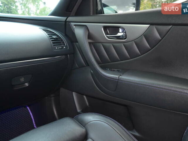 Сірий Інфініті QX70, об'ємом двигуна 3.7 л та пробігом 181 тис. км за 18300 $, фото 5 на Automoto.ua