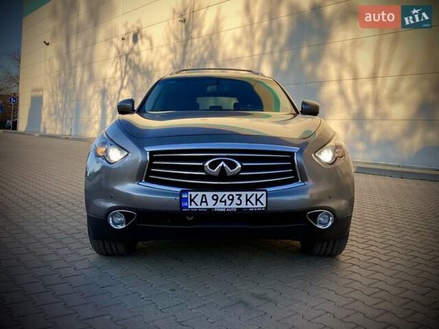 Серый Инфинити QX70, объемом двигателя 3.7 л и пробегом 116 тыс. км за 14900 $, фото 3 на Automoto.ua