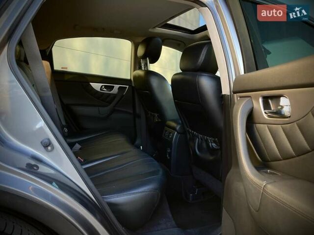 Серый Инфинити QX70, объемом двигателя 3.7 л и пробегом 116 тыс. км за 14900 $, фото 14 на Automoto.ua