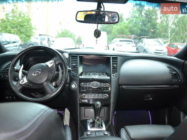 Сірий Інфініті QX70, об'ємом двигуна 3.7 л та пробігом 181 тис. км за 18300 $, фото 6 на Automoto.ua