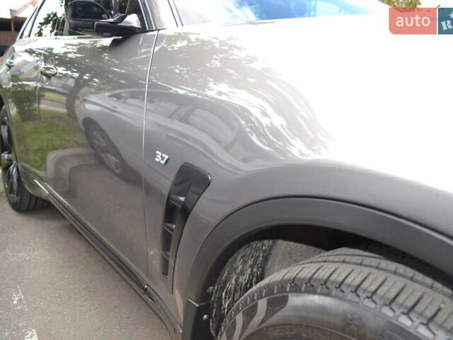 Сірий Інфініті QX70, об'ємом двигуна 3.7 л та пробігом 181 тис. км за 18300 $, фото 3 на Automoto.ua