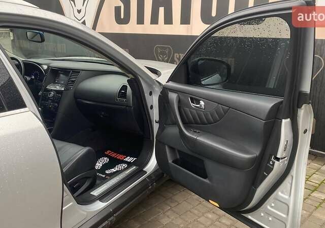 Серый Инфинити QX70, объемом двигателя 3.7 л и пробегом 163 тыс. км за 15500 $, фото 33 на Automoto.ua