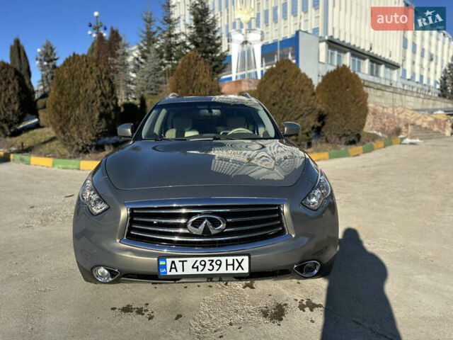 Серый Инфинити QX70, объемом двигателя 3.7 л и пробегом 90 тыс. км за 20000 $, фото 3 на Automoto.ua