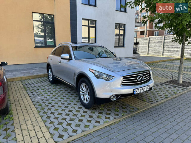 Серый Инфинити QX70, объемом двигателя 3.7 л и пробегом 154 тыс. км за 17200 $, фото 2 на Automoto.ua