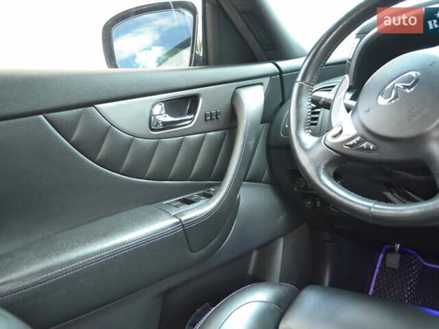 Сірий Інфініті QX70, об'ємом двигуна 3.7 л та пробігом 181 тис. км за 18300 $, фото 7 на Automoto.ua