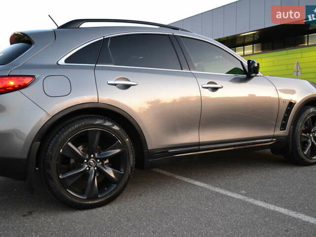 Сірий Інфініті QX70, об'ємом двигуна 3.7 л та пробігом 181 тис. км за 18300 $, фото 33 на Automoto.ua
