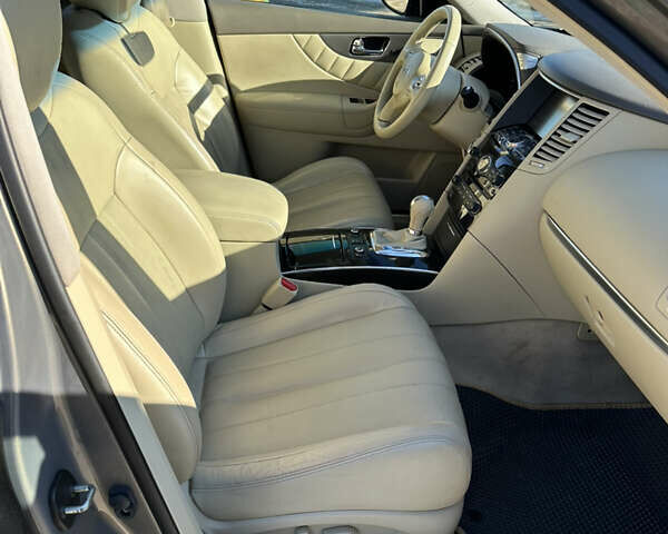 Серый Инфинити QX70, объемом двигателя 3.7 л и пробегом 90 тыс. км за 20000 $, фото 32 на Automoto.ua