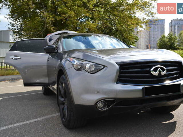 Сірий Інфініті QX70, об'ємом двигуна 3.7 л та пробігом 181 тис. км за 18300 $, фото 29 на Automoto.ua