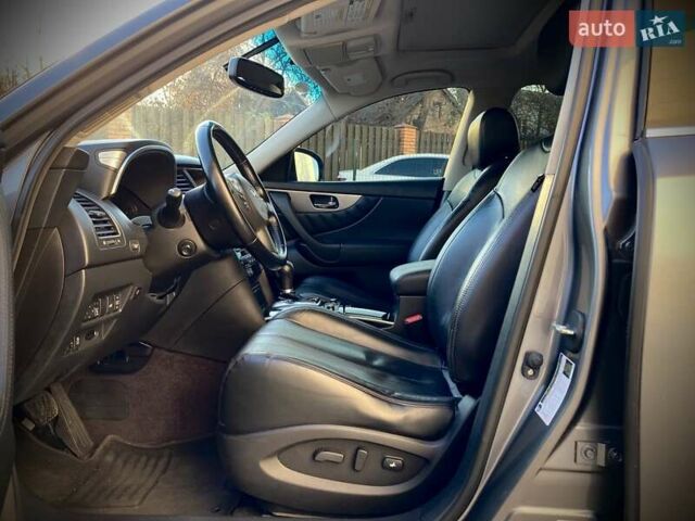 Серый Инфинити QX70, объемом двигателя 3.7 л и пробегом 116 тыс. км за 14900 $, фото 8 на Automoto.ua