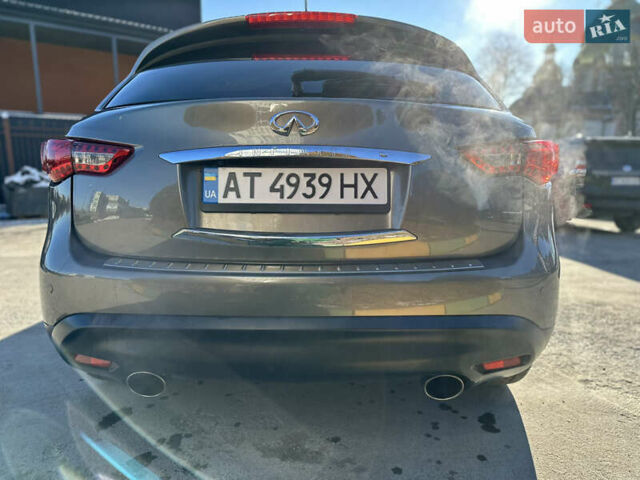 Серый Инфинити QX70, объемом двигателя 3.7 л и пробегом 90 тыс. км за 20000 $, фото 9 на Automoto.ua