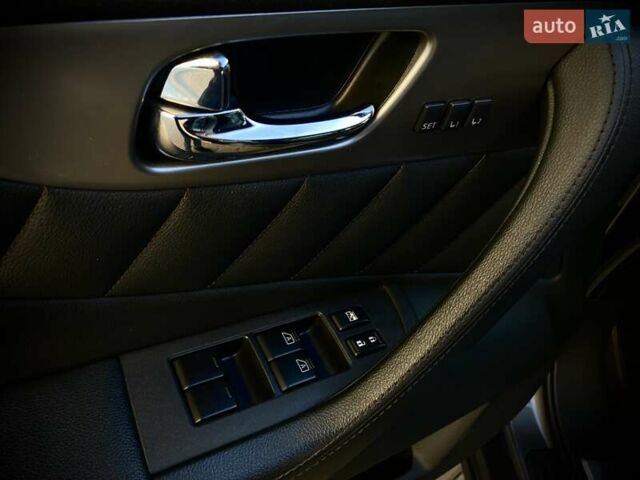 Серый Инфинити QX70, объемом двигателя 3.7 л и пробегом 116 тыс. км за 14900 $, фото 11 на Automoto.ua